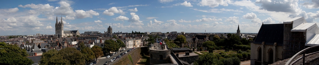 [8] jpegs, galerie3, 6 images, IMG_0980 - IMG_0985 - 6282x1296 - SCUL-Smartblend.jpg - Angers vu d'une tour du chateau